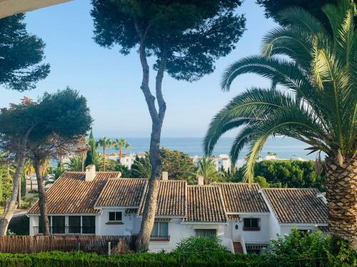 Luxurious 2 Bed Apartment With Amazing Beach Views
