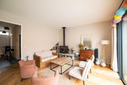 Spacious House Of 145m2 With Pool-wifi!