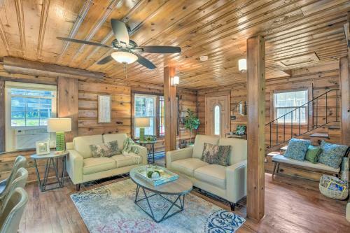 Charming Waterfront Cottage With Porch And Grill!