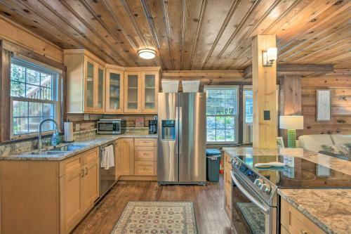 Charming Waterfront Cottage With Porch And Grill!