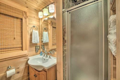 Charming Waterfront Cottage With Porch And Grill!