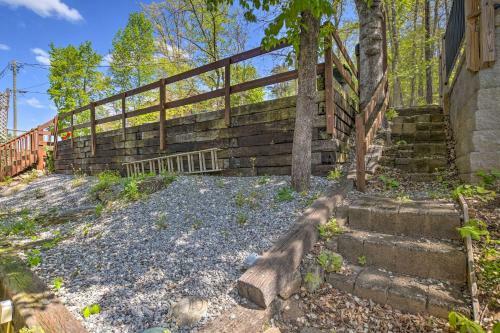 Charming Waterfront Cottage With Porch And Grill!