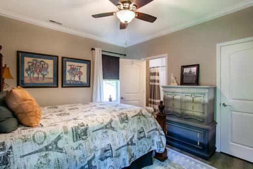 Travelers Paradise W Community Pool Grill