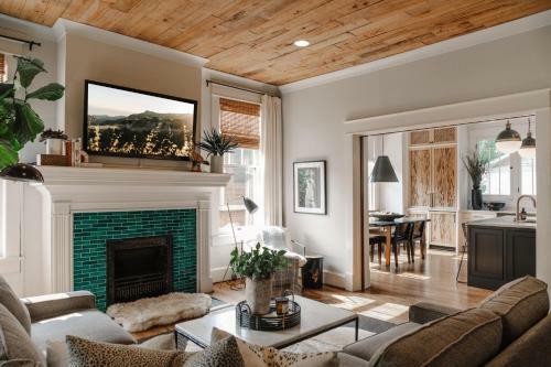 The Above Nashville Chic Estate