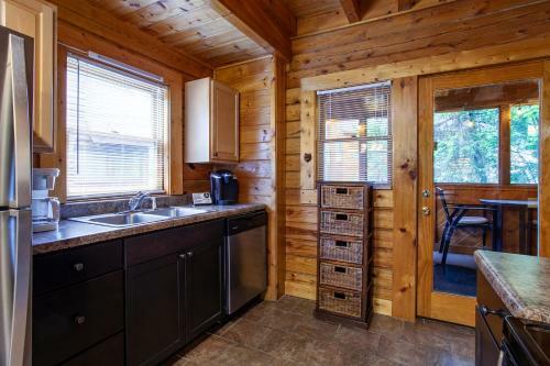 Big Bear Cabin Hot Tub Community Amenities
