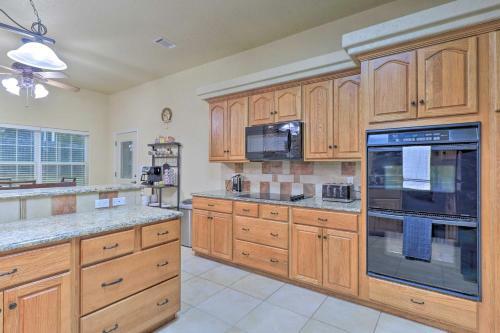 Family-friendly Woodway Home With Private Yard!