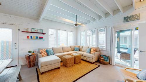 Villa Tp5 5br Townhome, Shared Pool, In Town, Near Beach