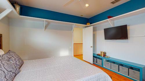 Villa Tp5 5br Townhome, Shared Pool, In Town, Near Beach