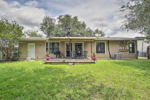 Idyllic Abode With Yard - Near Dtwn And Airport!