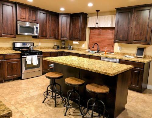 Stonehaven Gem, Cute Large Home Close Slc &canyons