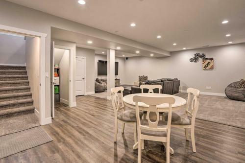 Lovely Cheyenne Home With Fireplace And Grill!