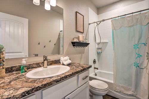 Lovely Cheyenne Home With Fireplace And Grill!