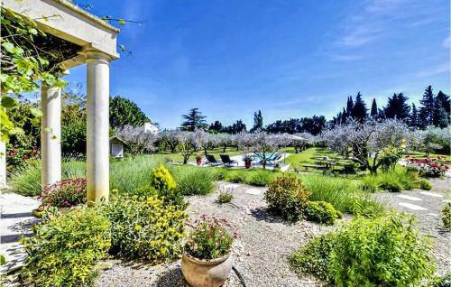 Amazing Home In Tarascon With 3 Bedrooms