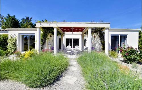 Amazing Home In Tarascon With 3 Bedrooms