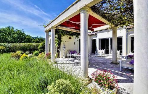 Amazing Home In Tarascon With 3 Bedrooms