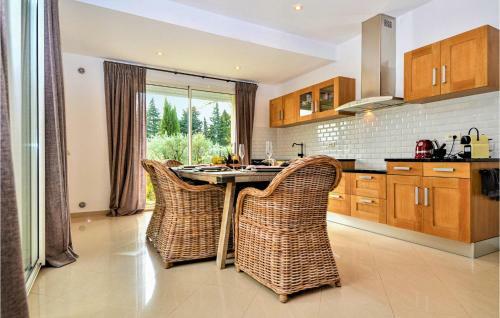 Amazing Home In Tarascon With 3 Bedrooms