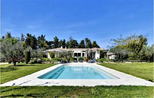 Amazing Home In Tarascon With 3 Bedrooms