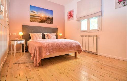 Amazing Home In Tarascon With 3 Bedrooms