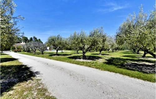 Amazing Home In Tarascon With 3 Bedrooms