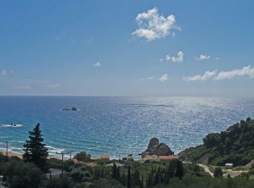 Escape Studio Apartments With Swimming Pool On Pelekas Beach