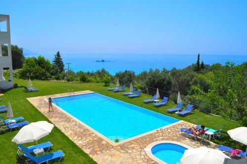 Escape Studio Apartments With Swimming Pool On Pelekas Beach