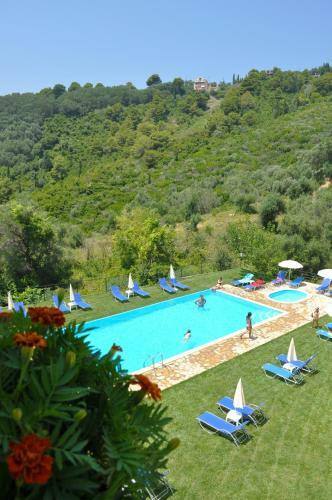 Escape Studio Apartments With Swimming Pool On Pelekas Beach