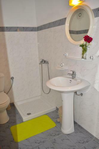 Escape Studio Apartments With Swimming Pool On Pelekas Beach