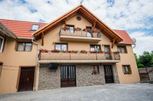 Hostal Sziklakert Fogad�
