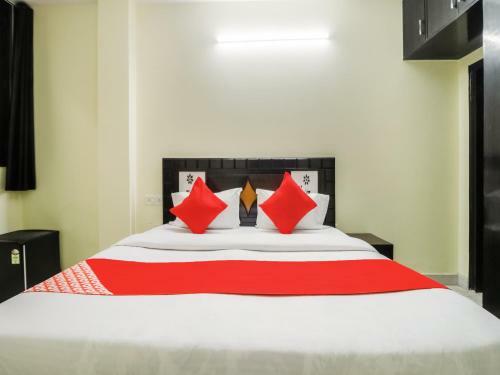Hotel Oyo 77846 The Golden Bridge
