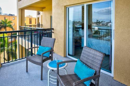 210 - Palms Of Treasure Island