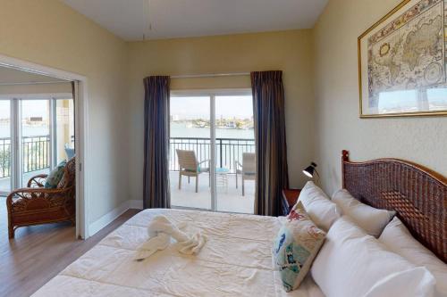 210 - Palms Of Treasure Island