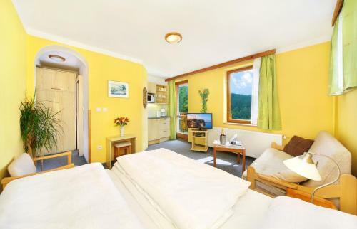 Hostal Pension A Restaurant Karol�na