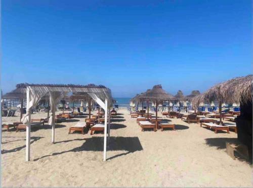 Apartamento Ideally Seascape Flat, With Beach View From Balcon
