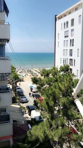 Apartamento Ideally Seascape Flat, With Beach View From Balcon