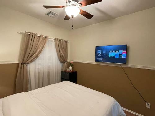 Cozy And Relax Rooms In Elegant House