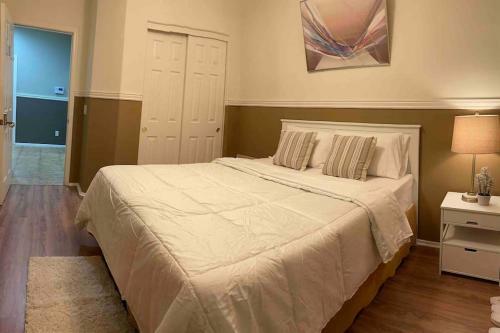 Cozy And Relax Rooms In Elegant House