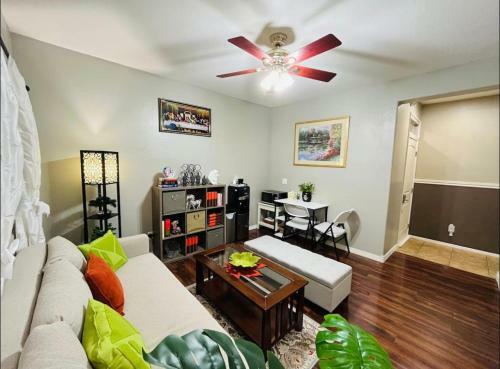 Cozy And Relax Rooms In Elegant House