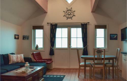 Two-bedroom Holiday Home In Bakkasund