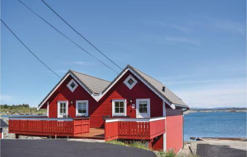 Two-bedroom Holiday Home In Bakkasund