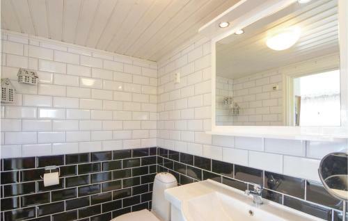 Three-bedroom Holiday Home In Animskog