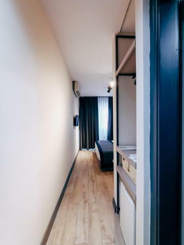 Leons Hotel