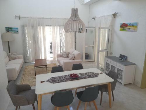 Charmante Villa Avec Piscine Proche Plage