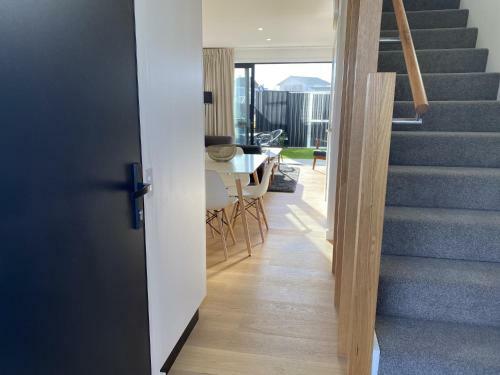 Apartamento Kidd7b - Riverside Townhouse Retreat