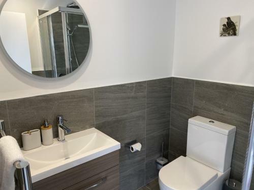 Apartamento Kidd7b - Riverside Townhouse Retreat