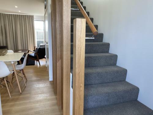 Apartamento Kidd7b - Riverside Townhouse Retreat