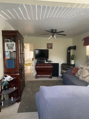 A Crystal Beach Cottage -rent All Year- Since 2010