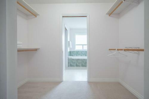 Cozystay Cheerful Home In Kelowna