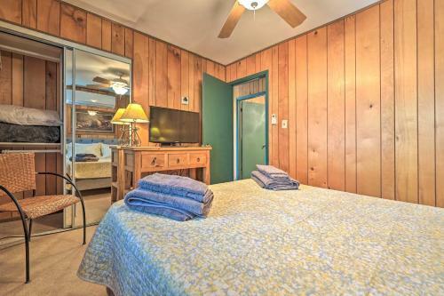 Family-friendly Pine Cabin With Yard And Grill!