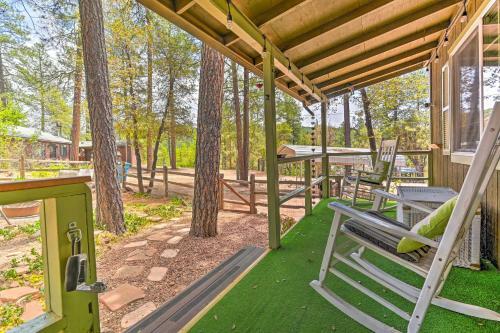 Family-friendly Pine Cabin With Yard And Grill!