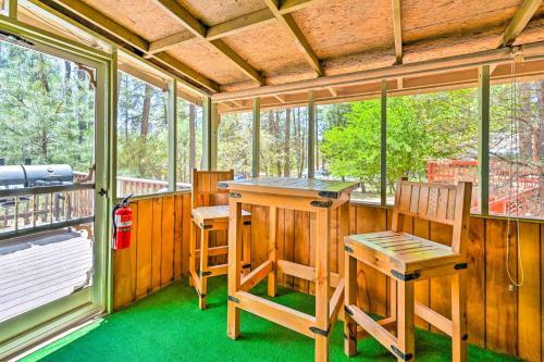 Family-friendly Pine Cabin With Yard And Grill!